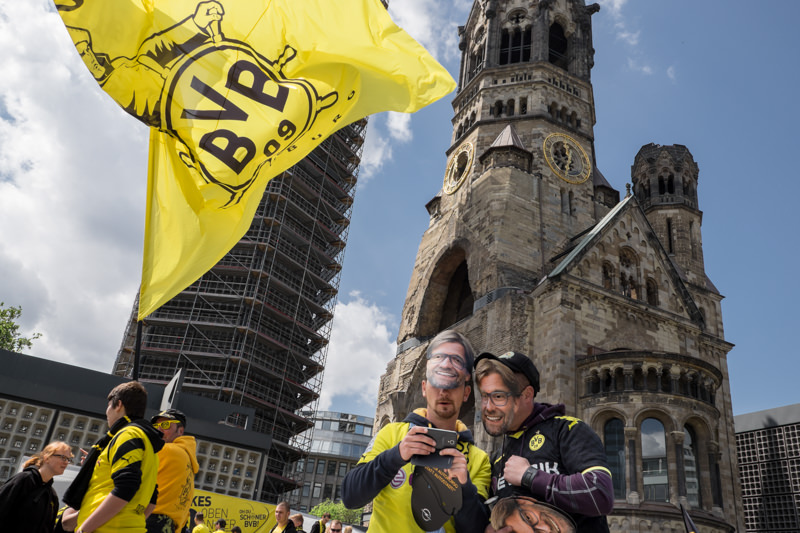 Borussia Dortmund BVB Pokalfinale 2015 Berlin Fans von Jürgen Klopp auf dem Breitscheidtplatz vor der Gedächtniskirche